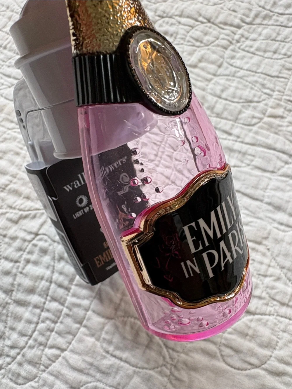 Bath & body Works wallflowers Emily in Paris, fragrance diffuser